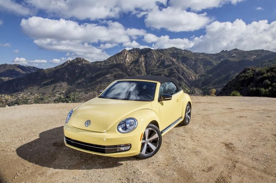  Volkswagen Beetle Cabriolet 2012 года  (фото 36 из 107)